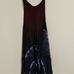 I love this dress !!!! Dark maroon on top acfunchy material tie dye on button